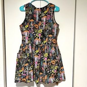 🍄 Nooworks Big Pocket Dress in Magical Mushroom print, size large 💕